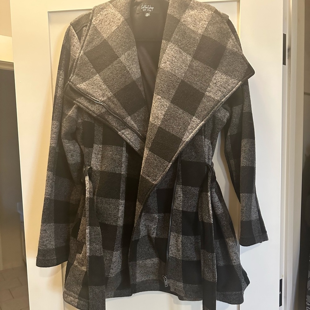 CoffeeShop Gray Plaid Trench Coat with Dramatic Collar
